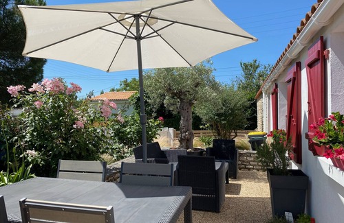 Angles House | 6 minutes from the beach, for this charming farmhouse of 50m2 with enclosed garden