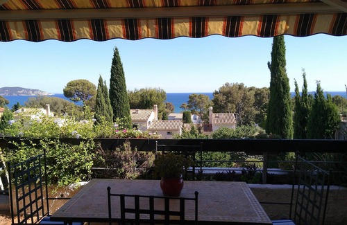 La Ciotat Apartment | 6-person apartment, sea view, terrace, swimming pool and boules pitch.