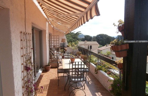 La Ciotat Apartment | 6-person apartment, sea view, terrace, swimming pool and boules pitch.