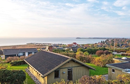 Skødshoved Strand House | 6 person holiday home in Knebel