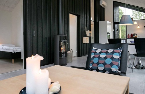 Bratten Strand House | 6 person holiday home in Jerup