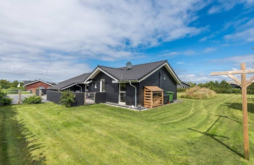 Skaven Strand House | 6 person holiday home in Tarm