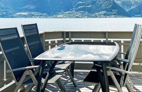 Leikanger House | 6 person holiday home in Leikanger