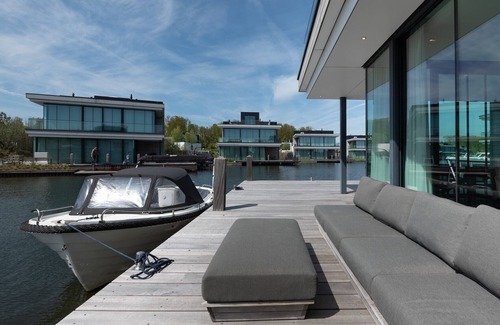 Arnemuiden Villa | 6-person waterfront villa with 3 bedrooms and 3 bathrooms