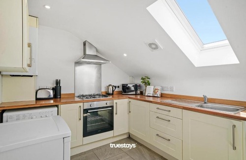 Failsworth House | 6 Sarah House by Truestays - 2 Bedroom Apartment - FREE Wifi & Parking