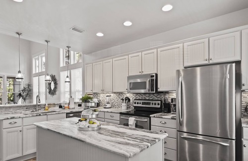 Laurel Grove House | 6-Seater Golf Cart Included! Lakeside Cottage in Sandestin ON Golf Course!