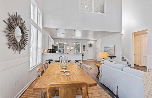 Laurel Grove House | 6-Seater Golf Cart Included! Lakeside Cottage in Sandestin ON Golf Course!