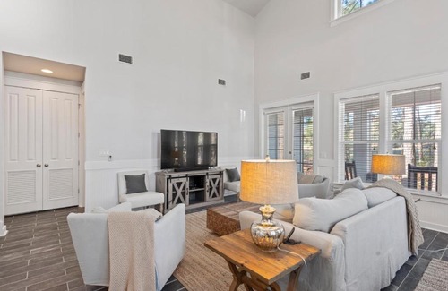 Laurel Grove House | 6-Seater Golf Cart Included! Lakeside Cottage in Sandestin ON Golf Course!