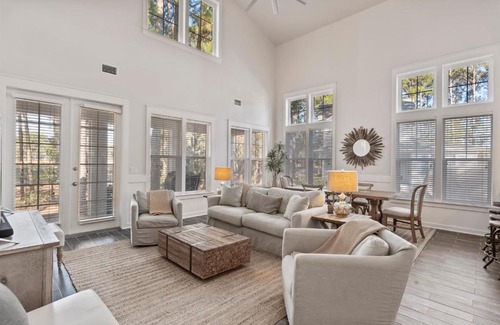 Laurel Grove House | 6-Seater Golf Cart Included! Lakeside Cottage in Sandestin ON Golf Course!