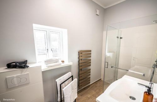 Brunsbuttel Apartment | 6 Zimmer 130 m2 Wundervoll sanierte Wohnung zentral ruhig hochwertig
