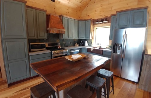 Elk Park Cabin | 60 Acre Mtn Top retreat 5 Miles from Downtown Banner Elk