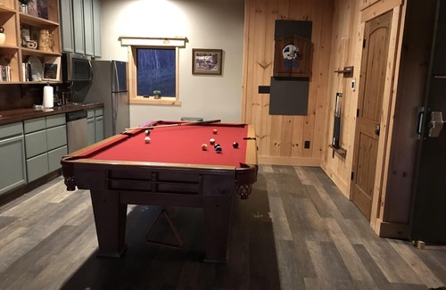Elk Park Cabin | 60 Acre Mtn Top retreat 5 Miles from Downtown Banner Elk