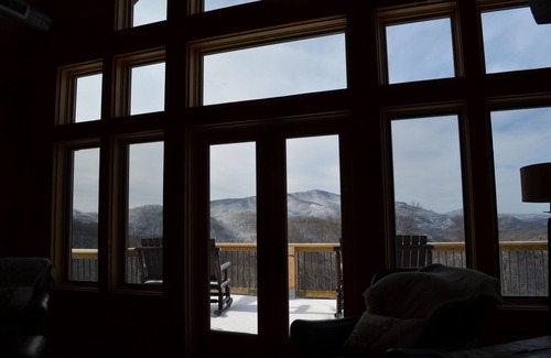 Elk Park Cabin | 60 Acre Mtn Top retreat 5 Miles from Downtown Banner Elk