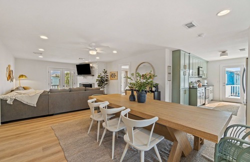 Toilla Segunda House | 600 feet to the Gulf | Private+Heated Pool | Games+Gear | 6 Person Bicycle