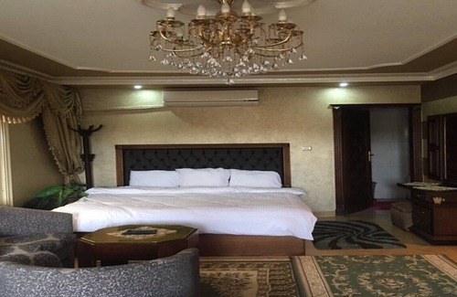 Abdin House | 6000 square foot home Stay at the pyramids!! Sleeps13
