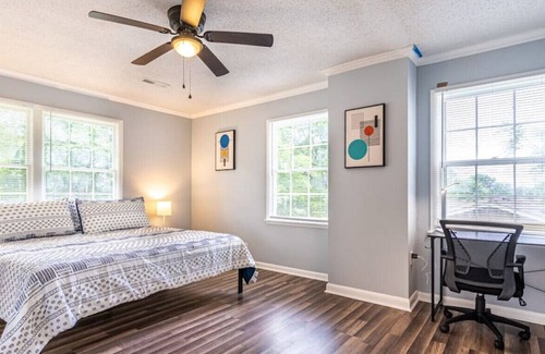 Normal House | 6003 Windemere Dr CAL · ⟿The Cozy Cottage⬳ 5 Bed / Fiber WIFI / BBQ Home!