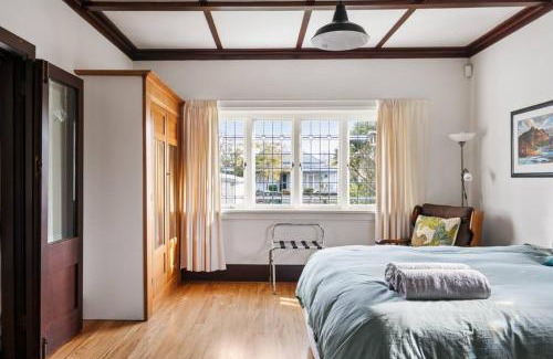 Gisborne House | 600m to CBD - Riverfront Home