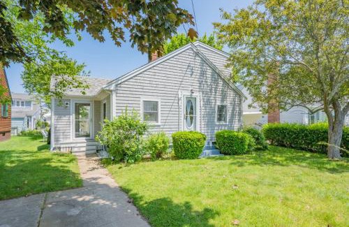 Sandwich House | 61 Carman Avenue Sandwich - Old Harbor House