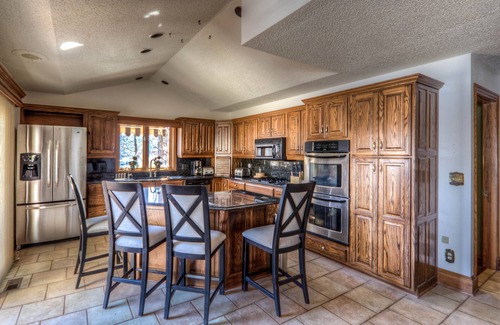 Camdenton House | 6100 sf, Beds for 32, Hot Tub, Theatre, Game Rm , Entertainers Dock, 310' Shore