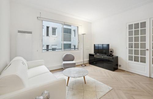 Champs-Elysees Apartment | 623 Suite Mont - Superb apartment in Paris