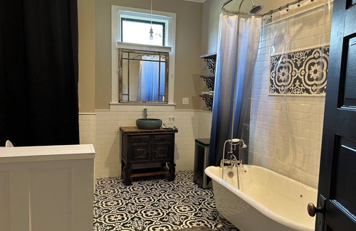 Lake Charles House | 628 Mill Street, 4 bedroom 2 bath house in downtown garden district