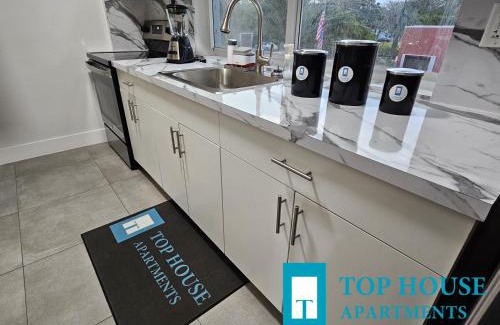 Miami Springs Apartment | 645 Airport Top House Apartments