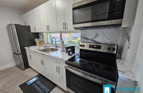Miami Springs Apartment | 645 Airport Top House Apartments