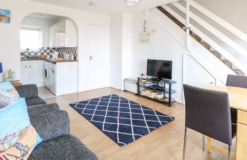Corton Cottage | 65 WATERSIDE PARK, pet friendly, country holiday cottage in Corton