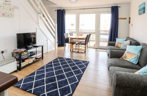 Corton Cottage | 65 WATERSIDE PARK, pet friendly, country holiday cottage in Corton