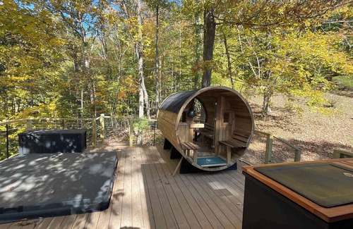 Joelton House | 65Acres HotTub, Sauna, Cold Plunge, Fishing + Golf
