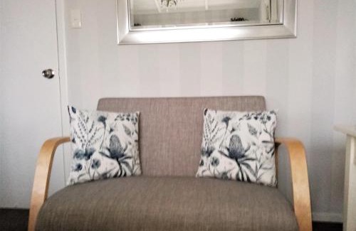 Leamington Bed & Breakfast | 66 Chaucer B&B with Complimentary Breakfast