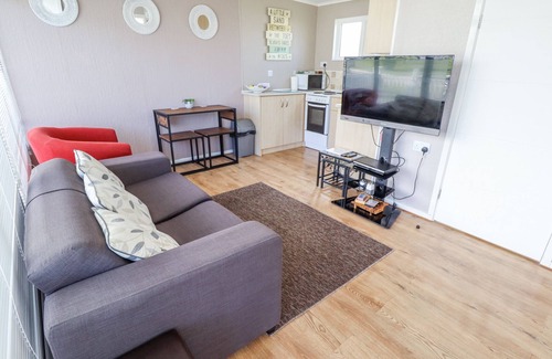 Chapel Saint Leonards Cottage | 68 CHERRY PARK, pet friendly, with a garden in Chapel St Leonards