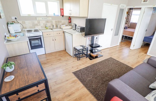Chapel Saint Leonards Cottage | 68 CHERRY PARK, pet friendly, with a garden in Chapel St Leonards