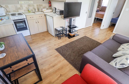 Chapel Saint Leonards Cottage | 68 CHERRY PARK, pet friendly, with a garden in Chapel St Leonards