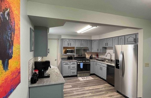Eggertsville House | 69 Springville Ave · Spacious home near Niagara Falls, Buffalo and UB