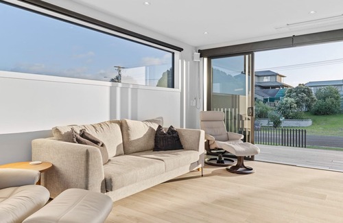 Pukehina House | 690A Pukehina - Whare Iti