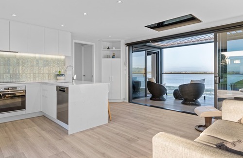 Pukehina House | 690A Pukehina - Whare Iti