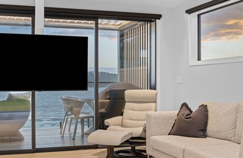 Pukehina House | 690A Pukehina - Whare Iti