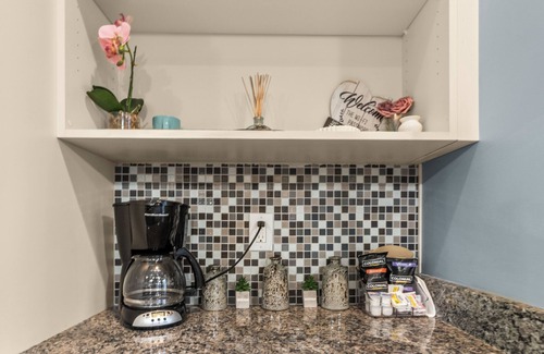 Biddleville House | 6bd 4bth, 9 beds - Uptown, Airport, Blume, Nascar HOF & BOA Stadium