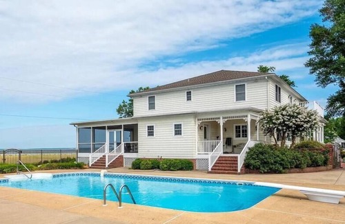 Fishing Creek Villa | 6bd on Chesapeake w Pool 🌟 Hot Tub 🐟 Fish & Crab 🌟