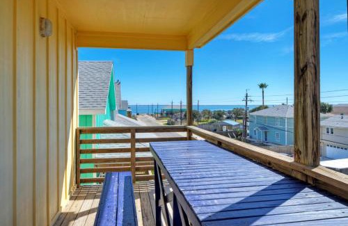 Flour Bluff House | 6BDR Balcony w Bay View Shared Pool Boat Dock Keeper Red by AvantStay