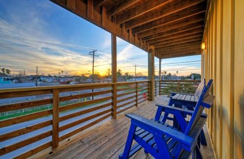 Flour Bluff House | 6BDR Balcony w Bay View Shared Pool Boat Dock Keeper Red by AvantStay