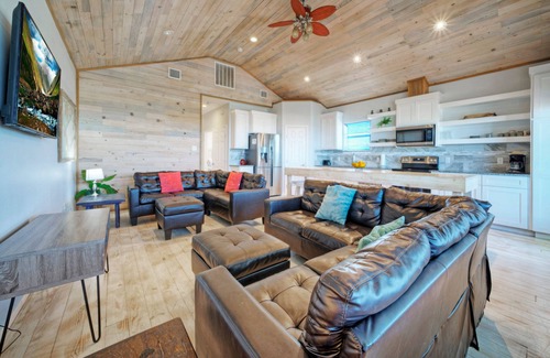Flour Bluff House | 6BDR Bay Haven w/Shared Waterfront Pool + Boat Dock | Keeper Trout by AvantStay