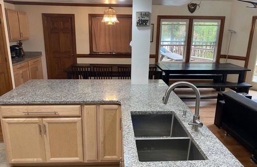 Mineral House | 6BR 225' Lakefront! Hot Tub, Dock, Private Boat Ramp, XFinity 400Mb wifi