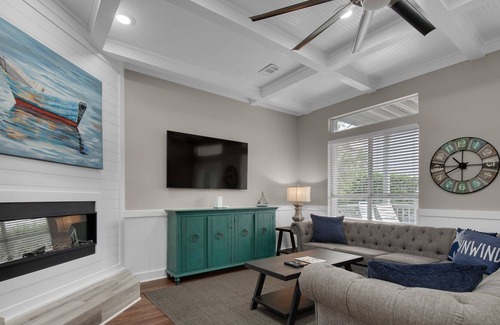 Crystal Shores House | 6BR~5B~Sleeps14~Family Neighborhood~Private Pool~Remodeled!!