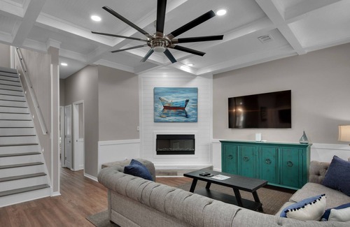 Crystal Shores House | 6BR~5B~Sleeps14~Family Neighborhood~Private Pool~Remodeled!!