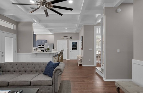 Crystal Shores House | 6BR~5B~Sleeps14~Family Neighborhood~Private Pool~Remodeled!!