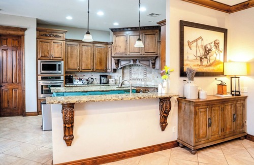 Pottawatomie County Apartment | 6BR Family Ranch house with Pool, Animals & Family Fun #Skelly