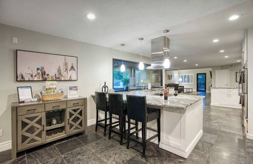 Sunburst Farms East House | 6BR-Heated pool, spa, splash pad, & golf simulator