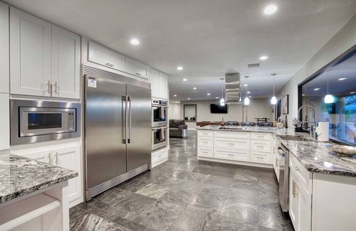 Sunburst Farms East House | 6BR-Heated pool, spa, splash pad, & golf simulator